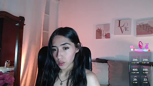 Snapshot of madisex_s chatting on 10-03-25, 12:24 madisex s online show from 10-03-25, 12:24