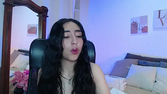 Snapshot of madisex_s chatting on 11-08-25, 12:38 madisex s online show from 11-08-25, 12:38