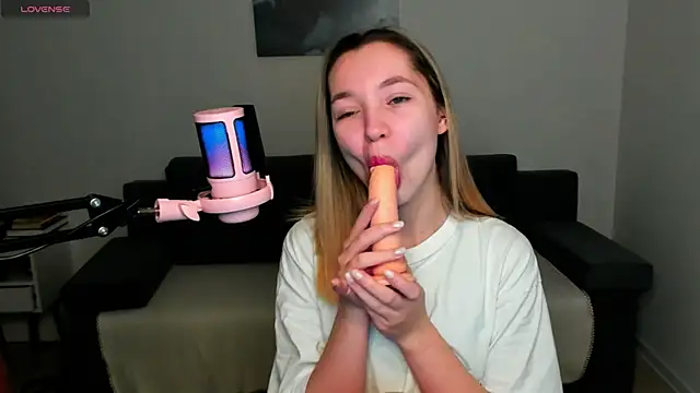 MiaThaine online show from 12-19-24, 02:46