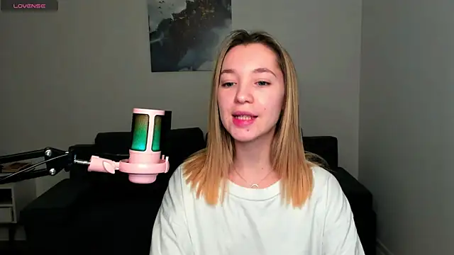 MiaThaine online show from 12-22-24, 01:23