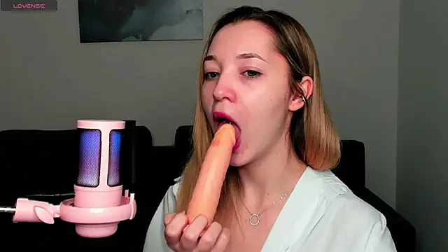 MiaThaine online show from 12-30-24, 08:04