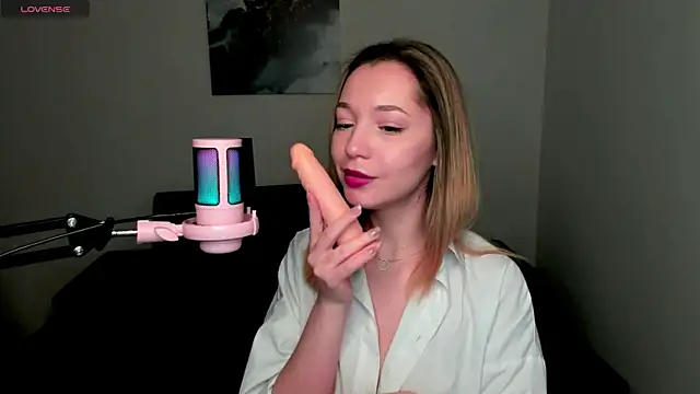 MiaThaine online show from 01-11-25, 01:06