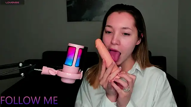 MiaThaine online show from 01-23-25, 01:08