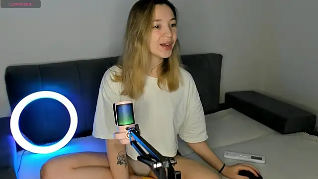 MiaThaine online show from 02-15-25, 03:06