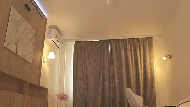 MiaThaine online show from 04-24-26, 03:09