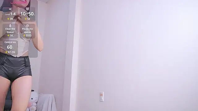 Snapshot of Miuzxc chatting on 02-09-25, 08:11 Miuzxc online show from 02-09-25, 08:11