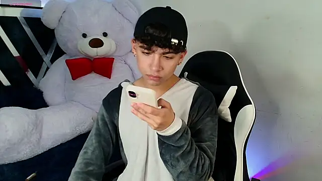 Niico Cruz online show from 02-18-25, 04:48