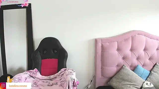 Snapshot of Katalina_novoa chatting on 01-29-25, 09:07 Katalina novoa online show from 01-29-25, 09:07