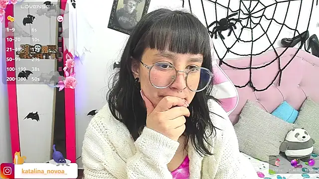 Snapshot of Katalina_novoa chatting on 10-16-25, 02:12 Katalina novoa online show from 10-16-25, 02:12