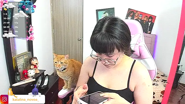 Katalina novoa online show from 12-15-25, 04:50