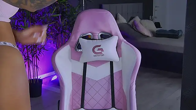 shayblonde online show from 12-18-24, 08:57