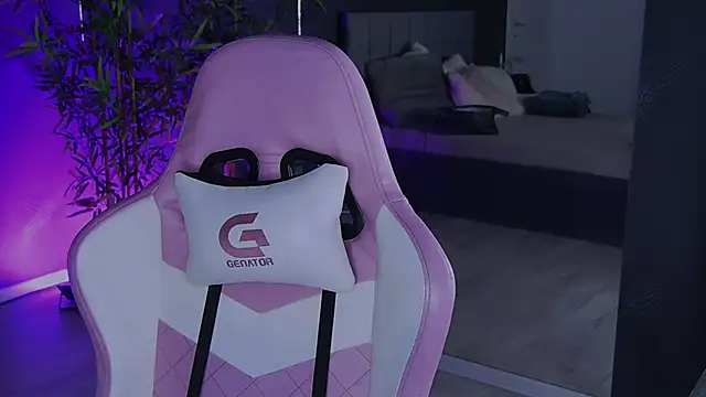 shayblonde online show from 12-19-24, 11:25