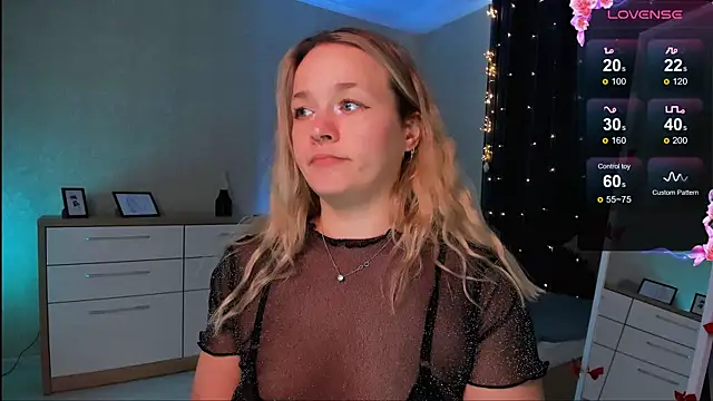 Snapshot of SherillBrill chatting on 02-09-25, 10:42 SherillBrill online show from 02-09-25, 10:42