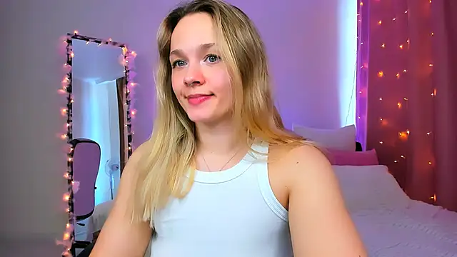 Snapshot of SherillBrill chatting on 02-22-25, 10:51 SherillBrill online show from 02-22-25, 10:51