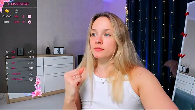 Snapshot of SherillBrill chatting on 03-06-25, 08:59 SherillBrill online show from 03-06-25, 08:59