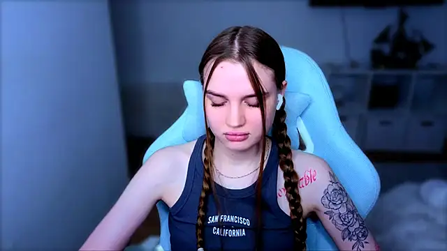 StellaLawless online show from 12-17-25, 12:33