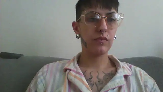 Snapshot of nickfxx chatting on 10-18-25, 05:25 nickfxx online show from 10-18-25, 05:25