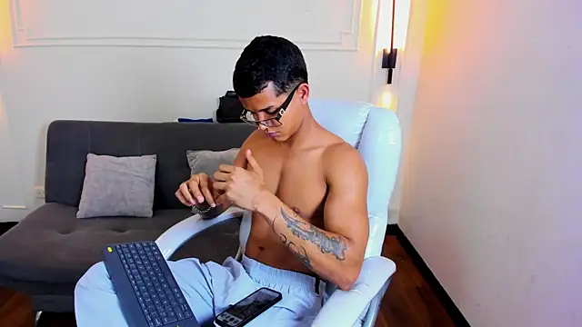 Paradise boy s online show from 03-26-26, 06:46