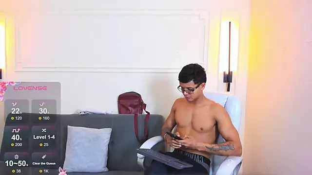 Paradise boy s online show from 05-21-26, 02:02