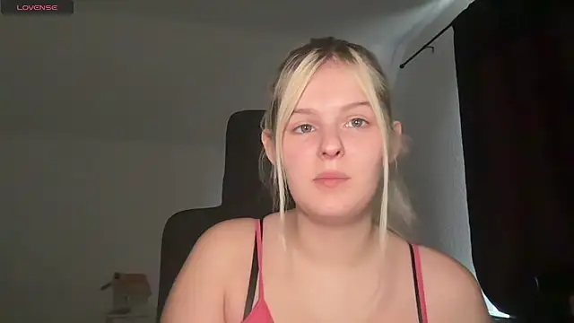 Snapshot of Allylove03 chatting on 09-28-25, 11:48 Allylove03 online show from 09-28-25, 11:48