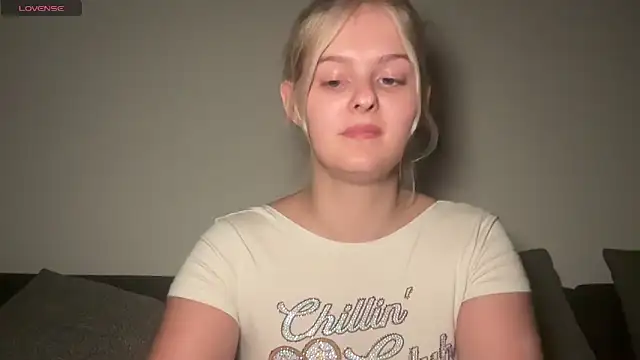 Snapshot of Allylove03 chatting on 11-08-25, 02:23 Allylove03 online show from 11-08-25, 02:23