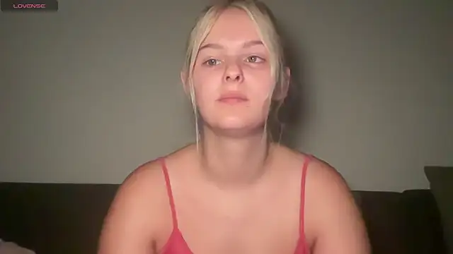 Snapshot of Allylove03 chatting on 11-11-25, 05:40 Allylove03 online show from 11-11-25, 05:40