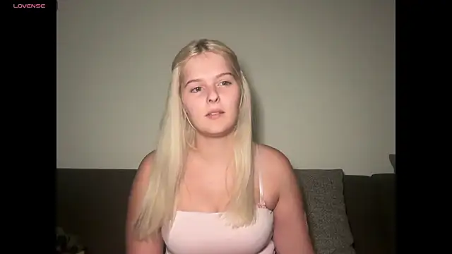 Snapshot of Allylove03 chatting on 11-11-25, 07:58 Allylove03 online show from 11-11-25, 07:58