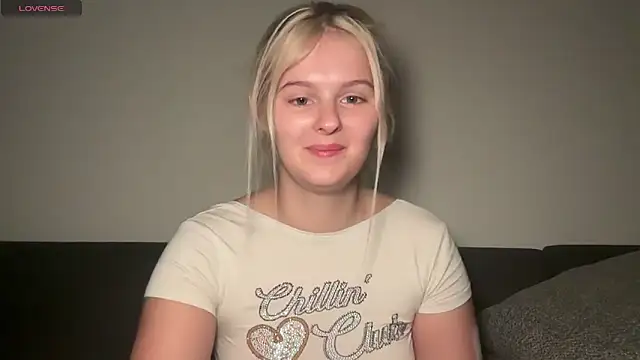 Snapshot of Allylove03 chatting on 11-15-25, 06:37 Allylove03 online show from 11-15-25, 06:37