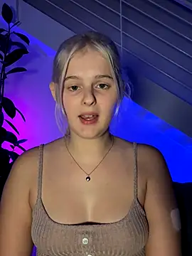 Snapshot of Allylove03 chatting on 11-30-25, 07:29 Allylove03 online show from 11-30-25, 07:29