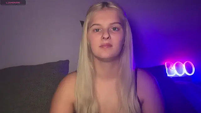 Snapshot of Allylove03 chatting on 12-16-25, 03:22 Allylove03 online show from 12-16-25, 03:22