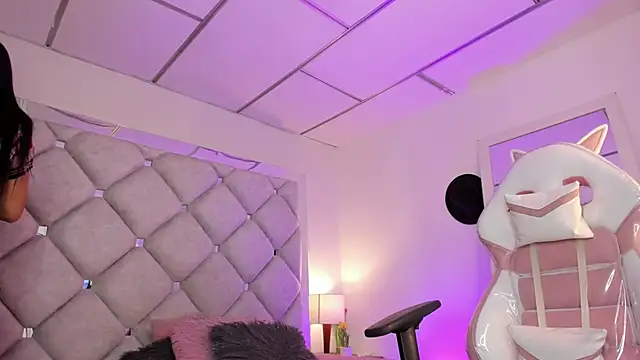 alessiaferry online show from 10-18-25, 03:35