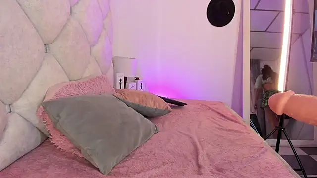 alessiaferry online show from 04-24-26, 02:19