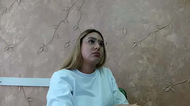 Miabonnett  online show from 03-18-25, 06:15