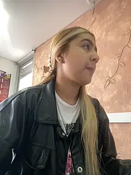 Miabonnett  online show from 10-28-25, 12:09