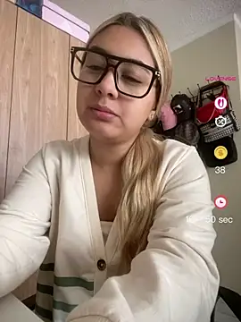 Miabonnett  online show from 05-05-26, 02:47