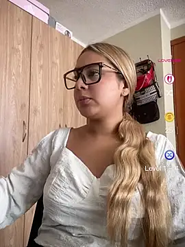 Miabonnett  online show from 05-08-26, 03:06