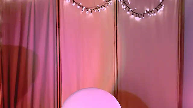 Snapshot of Malinax chatting on 12-16-24, 11:28 Malinax online show from 12-16-24, 11:28