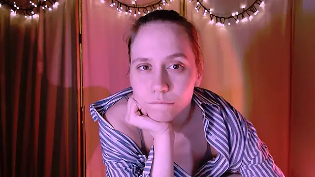 Snapshot of Malinax chatting on 01-04-25, 11:17 Malinax online show from 01-04-25, 11:17