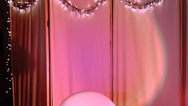 Snapshot of Malinax chatting on 01-09-25, 11:13 Malinax online show from 01-09-25, 11:13