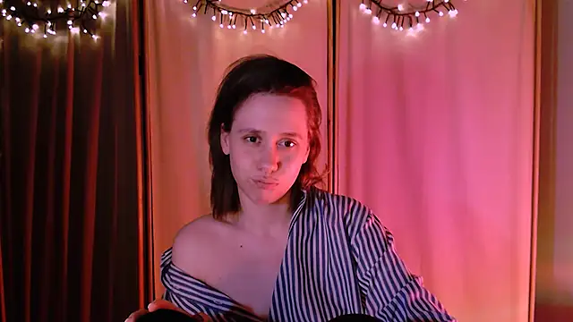 Snapshot of Malinax chatting on 01-13-25, 10:45 Malinax online show from 01-13-25, 10:45