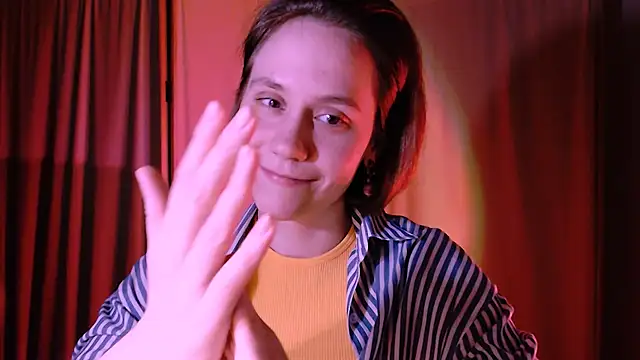 Snapshot of Malinax chatting on 03-19-25, 02:05 Malinax online show from 03-19-25, 02:05