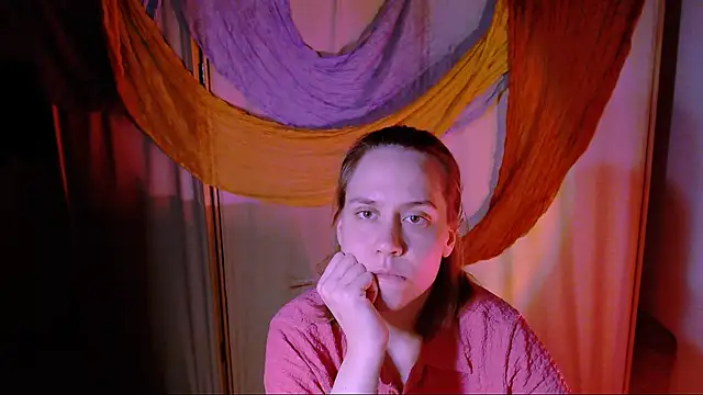 Snapshot of Malinax chatting on 10-19-25, 10:21 Malinax online show from 10-19-25, 10:21