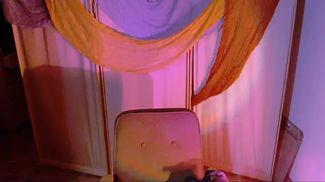 Snapshot of Malinax chatting on 10-21-25, 10:32 Malinax online show from 10-21-25, 10:32