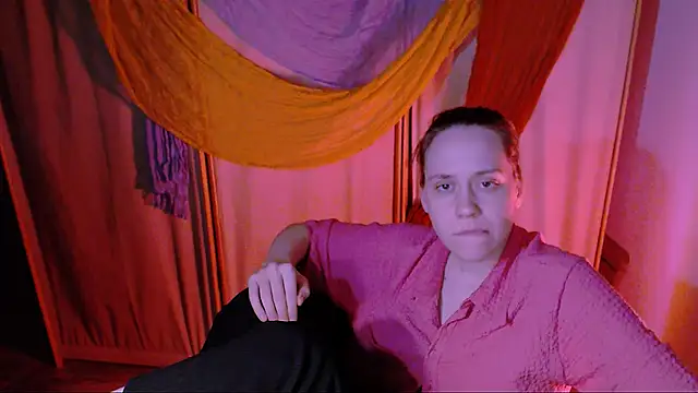 Snapshot of Malinax chatting on 11-13-25, 10:41 Malinax online show from 11-13-25, 10:41