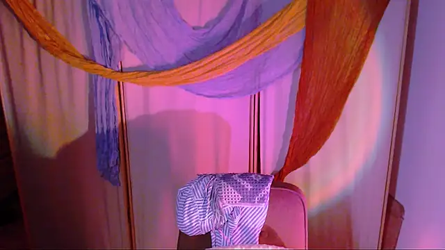 Snapshot of Malinax chatting on 11-20-25, 10:31 Malinax online show from 11-20-25, 10:31