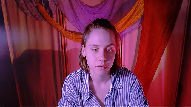 Snapshot of Malinax chatting on 12-14-25, 10:25 Malinax online show from 12-14-25, 10:25