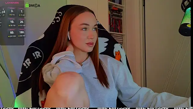 Snapshot of Emili1- chatting on 12-18-24, 12:18 Emili1- online show from 12-18-24, 12:18