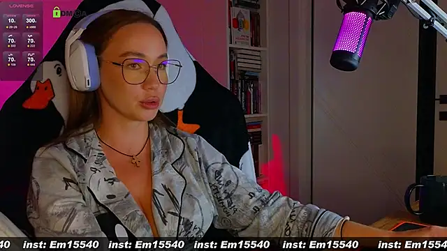 Snapshot of Emili1- chatting on 01-15-25, 04:00 Emili1- online show from 01-15-25, 04:00