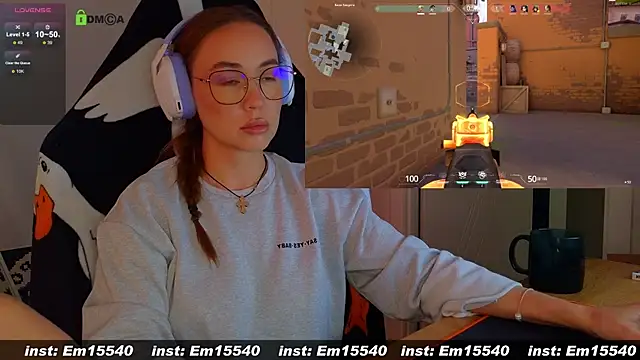 Snapshot of Emili1- chatting on 01-16-25, 01:04 Emili1- online show from 01-16-25, 01:04