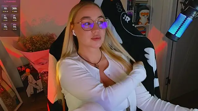 Snapshot of Emili1- chatting on 09-20-25, 06:42 Emili1- online show from 09-20-25, 06:42